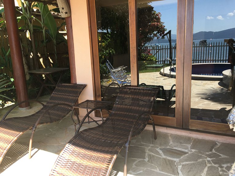 Pé no Paraíso - e na areia, 4 suítes, Piscina c/vista mar, c