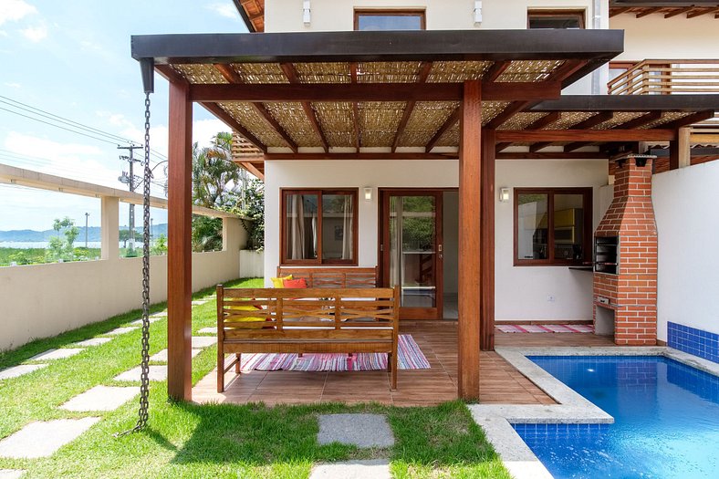 Safira (Saphire House). Beautiful 3 suite house in front of